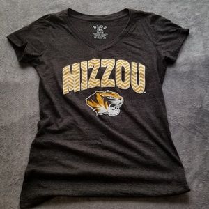 Mizzou V-neck tee Size large